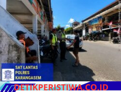 Jaga Kamseltibcarlantas, Satlantas Laksanakan Patroli Dialogis Sasar Juru Parkir di Jalan Kesatriaan Amlapura