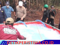 Inovasi Cairan Pemadam Shabodama, Terobosan Personel Polda Kalteng Atasi Karhutla di Lahan Gambut