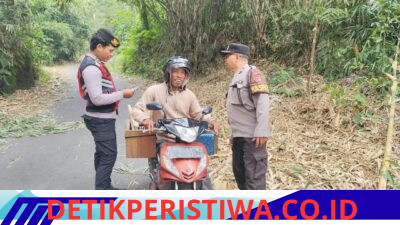 Pastikan Situasi Kamtibmas Wilayah Hukum Tetap Kondusif, Personel Polsek Selat Intensifkan Patroli Dialogis 