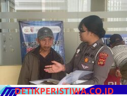 Penuh Keramahan dan Santun, Polwan Dari Unit Sat Lantas Polres Karangasem Berikan Layanan  Prima kepada Masyarakat yang Mengurus BPKB
