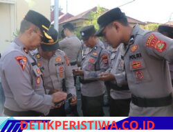 Pastikan Personilnya tidak Terjerat Judol dan Pinjol, Wakapolres Karangasem Pimpin Langsung Pengecekan HP Anggotanya