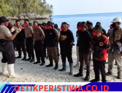 Gempur Karhutla di Pulau Dayan, Polres Raja Ampat Bersama Tim Gabungan Berjibaku Padamkan Api