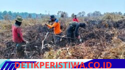 Pantang Menyerah dan Tak Kenal Lelah, Personel Brimob Polda Bali Terus Berupaya Padamkan Karhutla di Kalbar
