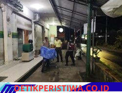 Pastikan Situasi Malam Hari Tetap Aman dan Kondusif, Personil Polsek Selat Sambangi Unit Pegadaian Capem Selat Melalui Giat Blue Light Patrol 