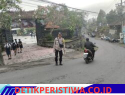 Utamakan Keselamatan Kalangan Pelajar, Polsek Sidemen Laksanakan Strong Point Pagi di Depan SMP Negeri 1 Sidemen