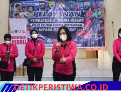 Ketua Bhayangkari dan Tim Psikologi SDM Polda Kalteng Berikan Trauma Healing untuk Masyarakat dan Anak-anak Terdampak Kabut Asap