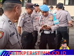 Pastikan Anggotanya tidak Terjerat Pinjol dan Judol, Propam Polsek Rendang Cek dan Periksa HP Personelnya