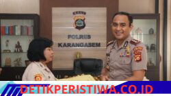 Kapolres Karangasem Berbelasungkawa, Serahkan Tali Asih kepada Keluarga Almarhum Salihin
