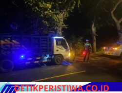 Cegah Truk Parkir Sembarangan,  Unit Turjagwali Polres Karangasem Intensifkan Giat Blue Light Patrol Berikan Himbauan kepada Sopir Truk 