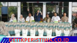 Wabup Mimik Turun Langsung Salurkan Bantuan Pangan Beras di Tiga Desa