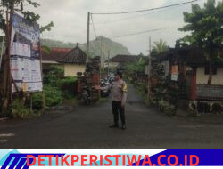 Berikan Rasa Aman kepada Masyarakat, Personel Polsek Sidemen Rutin Lakukan Strong Point Pagi di Depan SMA Negeri 1 Sidemen
