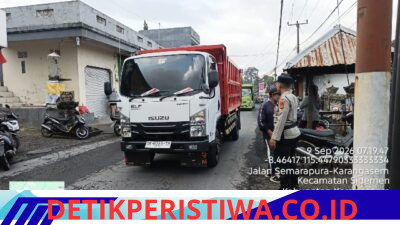Rurinitas Personel Polsek Sidemen Lakukan Gatur Lalin saat Masyarakat Mulai Beraktivitas, di Kawasan Pasar Desa Adat Tabola