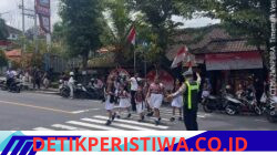 Polisi Sahabat Anak, Anggota Sat Lantas Polres Karangasem Rutin Bantu Sebrangkan Pelajar SD Negeri 4 Subagan