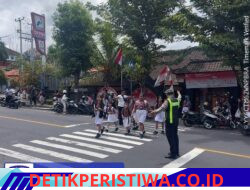 Polisi Sahabat Anak, Anggota Sat Lantas Polres Karangasem Rutin Bantu Sebrangkan Pelajar SD Negeri 4 Subagan