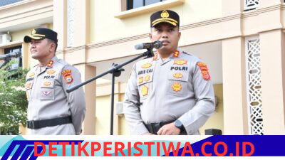 AKBP Aris Cai Dwi Susanto Disambut Tradisi Pedang Pora, Resmi Pimpin Polres Aceh Timur