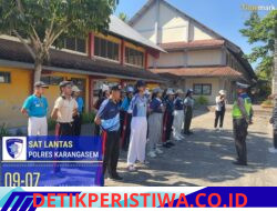 Melalui Police Goes To School” Safety Riding Sat Lantas Polres Karangasem Edukasi Etika Saat Berkendara kepada Siswa-siswi SMKN 1 Abang