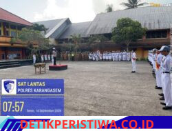 Menjadi Inspektur Upacara Kanit Kamsel Sat Lantas Bentuk Karakter Disiplin dan Tanggung Jawab Sejak Dini, saat Pengukuhan PKS SMK Negeri 1 Amlapura