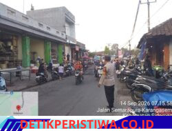 Pastikan Kelancaran Arus Lalulintas, Personel Polsek Sidemen Rutin Laksanakan Strong Point Pagi di Pasar Adat Tebola