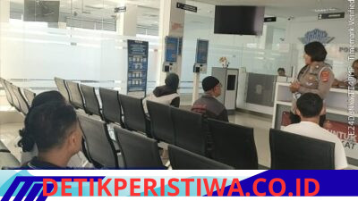 Polwan Polres Karangasem Edukasi Etika dalam Berlalulintas, kepada Pemohon SIM di Satpas Polres Karangasem