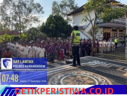 Melalui Program Police Goes To School, Sat Lantas Polres Karangasem Edukasi Etika saat Berkendar dalam Berlalulintas kepada Siswa-siswi SMKN 1 Bebandem
