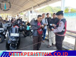 Pastikan Keamanan dan Kenyamanan Penumpang, Personel  Polsek Kawasan Pelabuhan Padangbai Perketat Pemeriksaan kepada Pengguna Jasa Penyeberangan