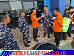 Sinergi TNI AL dan Basarnas, Lanal Banjarmasin Kawal dan Serahkan Barang Bukti KM Virgo Transport 8