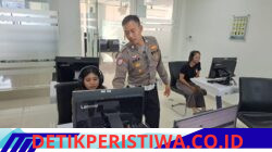 Pastikan Kemampuan Mengenal Rambu-Rambu, Personil Sat Lantas Berikan Uji Teori Avis Komputerisasi kepada Pemohon SIM Baru