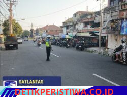 Rutinitas Sore Hari Satlantas Polres Karangasem Lakukan Gatur Lalin, di Kawasan Pasar Senggol Jalan Gajah Mada Amlapura