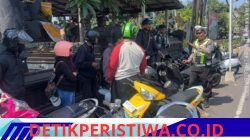 Tekan Angka Pelanggaran Lalulintas, Unit Turjawali Berikan Tilang Manual kepada Pelaggar Lalulintas di Jalan Sudirman Amlapura