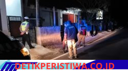 Melalui Giat Blue Light, Patrol Polsek Selat Pantau Situasi Kamtibmas Malam Hari di Desa Peringsari