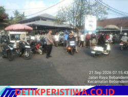 Cegah Kemacetan saat Meningkatnya Aktivitas di Hari Pasaran Bebandem, Personel Cadangan Polsek Bebandem Amankan Simpang Empat Pasar Hewan