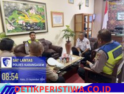 Cegah Lakalantas Kalangan Pelajar, Kanit Kamsel Beserta KBO Sat Lantas Polres Karangasem Temui Kepala Sekolah SMPN 1 Amlapura Melalui Program Police Goes To Schoool
