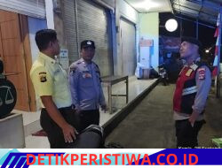 Pastikan Situasi Kamtibmas Tetap Kondusif, Blue Light Patrol Polsek Selat Sambangi Security Pegadaian Sampaikan Pesan Kamtibmas