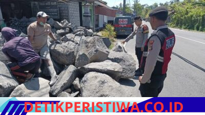 Pastikan Kamtibmas Tetap Kondusif, Polsek Selat Gelar Patroli Barcode Sambangi Obvit dan Permukiman Penduduk 