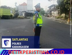 Cegah Lakalantas, Unit Turjawali Sat Lantas melaksanakan Gatur Lalin Pos 3 Patung Salak Jasri