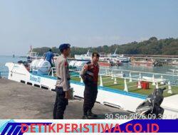 Pastikan Kelancaran Penyeberangan, Personel Polsek Kawasan Pelabuhan Padangbai Bersama Intansi Terkait Berikan Pengamanan di Dermaga Fastboat