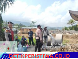 Pastikan Stabilitas Keamanan Wilkumnya, Personel Polsek Sidemen Laksanakan Yustisi di Proyek Villa Banjar Dinas Tabola