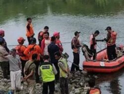 Hendak Mandi, Pekerja 24 Tahun Terpeleset ke Sungai Comal Tenggelam Ditemukan Tewas