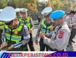 Cegah Personilnya Terjerat Judol Pinjol, Propam Polres Jembrana Periksa HP Personel Polres Jembrana 