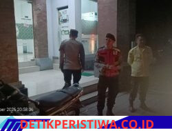 Pastikan Situasi Perbankan Aman dan Kondusif, Personel Polsek Selat Gelar Blue Light Patrol Sambangi Security Bank BPD Capem Selat