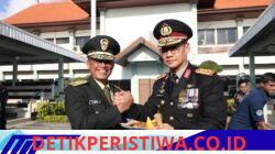 Serahkan Potongan Tumpeng Saat HUT TNI ke-81 Kapolda Bali: Semoga TNI Semakin Profesional dan Dicintai Rakyat