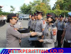 Apresiasi atas Dedikasi dan Pengabdian, Kapolres Jembrana Berikan Penghargaan kepada Personel Berprestasi 