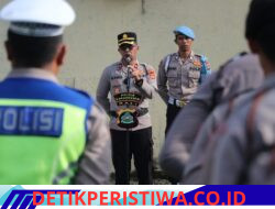 Pimpin Apel Pagi, Wakapolres Karangasem Sosialisasi Tagline Kapolri “Polisi Bersama Masyarakat”