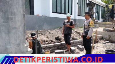 Perkuat Sinergi Bhabinkamtibmas Sinduwati Sambangi Buruh Proyek, Sampaikan Pesan Kamtibmas