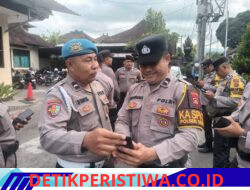 Cegah Personil Polsek Sidemen Terlibat Judol dan Pinjol, Propam Polsek Sidemen Periksa Handphone setiap Personelnya