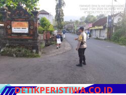 Jaga Keselamatan Kalangan Pelajar,  Polsek Sidemen Laksanakan Strong Point Pagi di Depan SMA Negeri 1 Sidemen