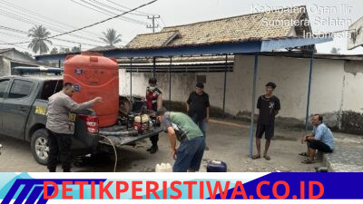 Wujud Kepedulian Polri, Polres Ogan Ilir Salurkan Bantuan Air Bersih Untuk Warga di Masjid Al-Khoiriyyah Timbangan Indralaya