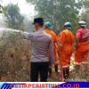 Kapolsek Batanghari Leko IPTU Agum Marenra,S.Tr.K.MH Turun Langsung Melihat Kondisi Kebakaran di Desa Tanah Abang