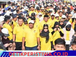 Kapolres Bireuen Bersama Ribuan Masyarakat Ikuti Jalan Santai HUT Ke-27 Kabupaten Bireuen