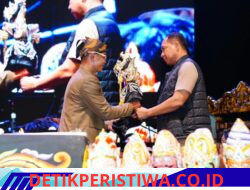 Panglima TNI Hadiri Pagelaran Wayang Golek Ki Dalang Anom Kiki Mardani di Pangandaran